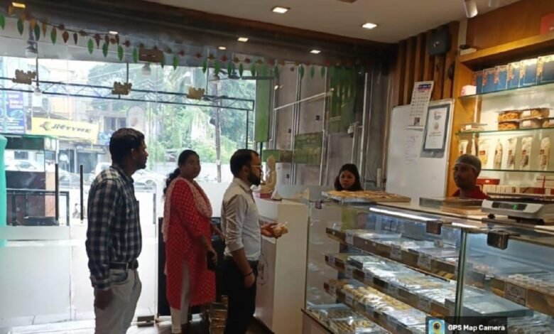 Raid On Sweet Shops: दीपावली पर मिलावट पर कड़ी नजर, मिठाई दुकानों का सघन निरीक्षण शुरू 1 Raid On Sweet Shops