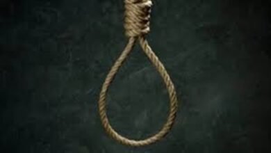 Suicide: छठ पूजा में गए डॉक्टर दंपती जब वापस घर लौटे तो उनका बेटा फांसी के फंदे में झूलता मिला 4 Suicide