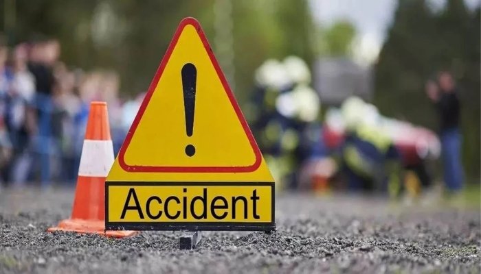 तेज रफ्तार बाइक की आमने-सामने टक्कर में तीन युवक गंभीर रूप से घायल 1 befunky 2025 9 2 11 8 47