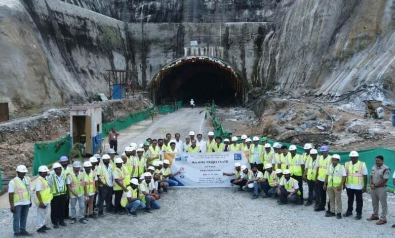छत्तीसगढ़ को मिला पहला राष्ट्रीय राजमार्ग टनल, सालभर में पूरा हुआ निर्माण 1 Chhattisgarh tunnel, NH-130CD, NHAI, Raipur-Visakhapatnam corridor, Vishnu Deo Sai, infrastructure development, twin-tube tunnel, Abhanpur project, Nitin Gadkari, economic growth,
