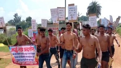 Durgkondal corruption, school repair scam, semi-nude demonstration, youth protest, allegations against contractors, Rs 6 crore 63 lakh, incomplete construction work, student problems, demand for action, Governor Chief Minister memorandum,