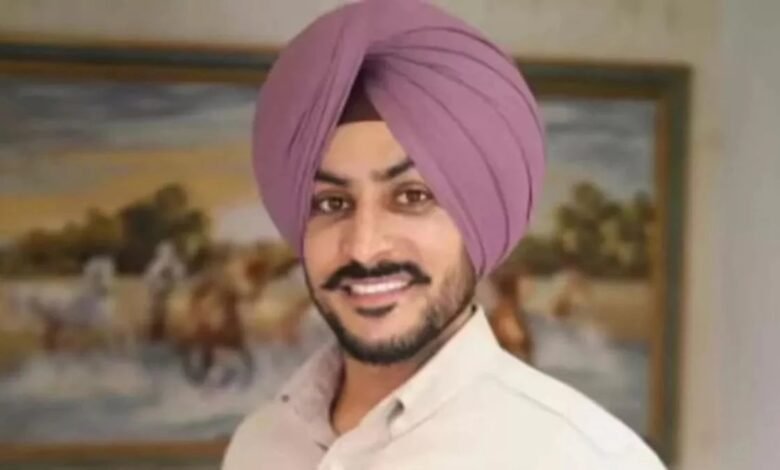 Famous Punjabi singer Rajveer Jawanda died in a road accident and breathed his last on a ventilator.