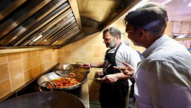 Rahul Gandhi, Diwali, sweets, laddoo, imarti, Ghantewala, Delhi, sweet shop, cooking, social media, Rajiv Gandhi, tradition, festival, handmade sweets, fun, marriage, order