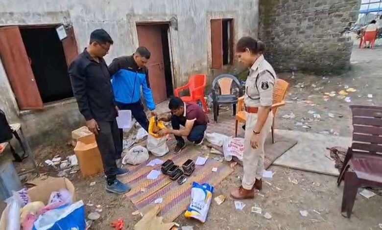 Diwali, tent, gambling, gamblers, Bemetara, Nawagarh, police, raid, cash, seized, SDOP Kaushalya Sahu, playing cards, mobile, bike, illegal activity, strict action, festival, crackdown, monitoring, law enforcement, fines, apprehension, tip-off, crackdown, 22 spots, 236 people, illegal gambling, festive vigilance