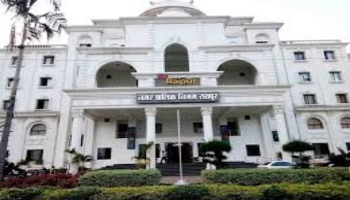 रायपुर में दीपावली से पहले सफाई व्यवस्था ध्वस्त, रामकी कंपनी के कर्मचारी वेतन वृद्धि को लेकर हड़ताल पर 1 रायपुर