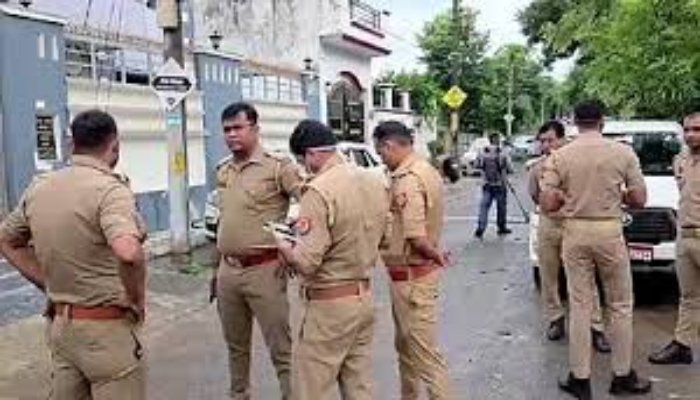 बरेली में सपा नेताओं की एंट्री पर रोक, माता प्रसाद पांडे लखनऊ में नजरबंद जैसे हालात में 1 image 6 1