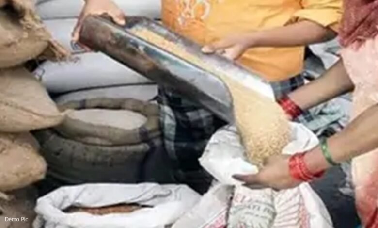 Ambikapur ration scam, Pawan Singh, Sunita Paikra, Farhan Siddiqui, Prince Jaiswal, Saif Ali, Mukesh Yadav, fair price ration shop, foodgrain embezzlement, Indian Penal Code 420, Essential Commodities Act, FIR registered, Ambikapur administration,