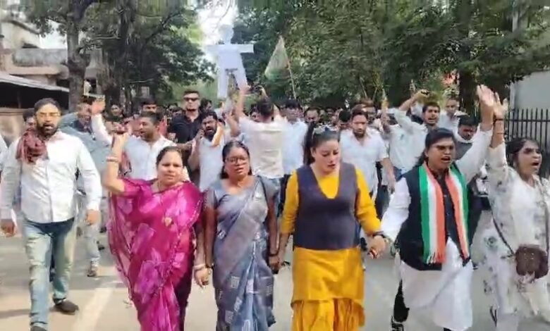 Chief Minister Effigy Burning