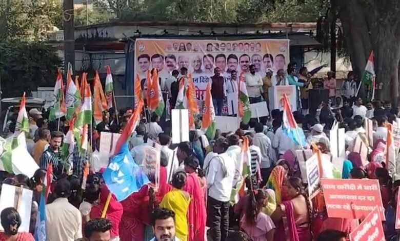 Protests: बिलासपुर में कांग्रेस का उग्र प्रदर्शन, कलेक्टर कार्यालय घेरने पहुँचे हजारों कार्यकर्ता 1 Protests