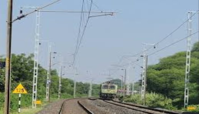 दिल्ली-मुंबई रेलमार्ग पर बढ़ेगी रफ्तार, रतलाम मंडल में 135 किमी ट्रैक पर ऑटोमैटिक ब्लॉक सिग्नलिंग शुरू 1 दिल्ली