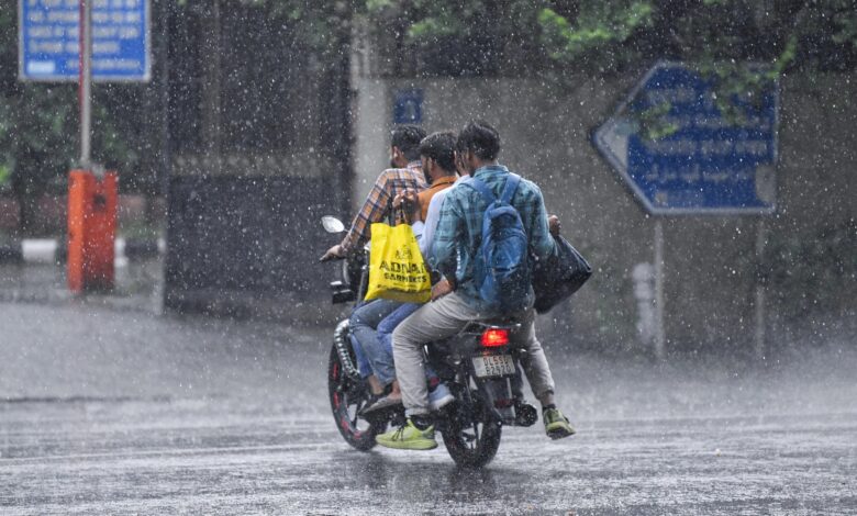 elhi NCR, IMD alert, fog, rain forecast, Uttar Pradesh, Bihar, Rajasthan, Maharashtra, Montha cyclone, snowfall, Himachal Pradesh, Uttarakhand, temperature drop, yellow alert,
