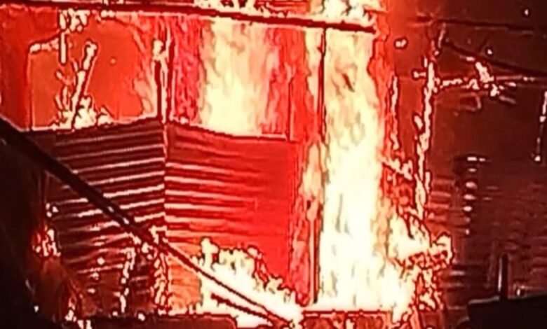 Bilaspur fire, Brihaspati market, fruit warehouse fire, Civil Lines police, property loss, suspected arson, night fire incident, Chhattisgarh news, fire investigation,