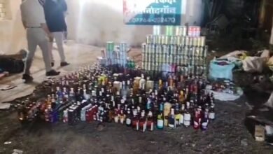 Excise Department Raid, Premium Liquor Seizure, Illegal Alcohol Trade, Rajnandgaon Operation, Red Label, Black Label, Bulldog Gin, Budweiser, Maharashtra Liquor Smuggling, Flats Raid, Collector Jitendra Yadav, Excise Officer Abhishek Tiwari, Illegal Stock,