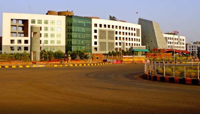 CM Vishnu Deo Sai, Biometric Attendance, AEbAS System, Chhattisgarh Government, Mahanadi Bhawan, Indravati Bhawan, Facial Authentication, Thumb-Based Biometric, Administrative Transparency, Time Management, Government Employees, Attendance Mandate, Smart Phone Verification, Entry Exit Logging, General Administration Department,