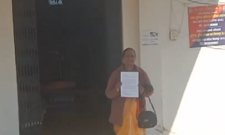 Accusations On District Vice President: कर्ज लेकर बनाया आशियाना, जनपद उपाध्यक्ष और साथियों पर अवैध वसूली व घर में ताला लगाने का आरोप 1 Accusations On District Vice President