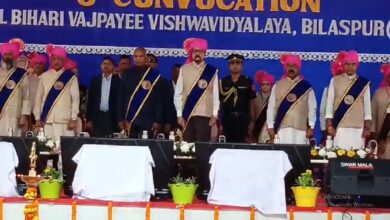 Convocation Ceremony: अटल बिहारी वाजपेयी विश्वविद्यालय दीक्षांत समारोह में शामिल हुए पूर्व राष्ट्रपति रामनाथ कोविंद, राज्यपाल रेमेन डेका और मुख्यमंत्री विष्णु देव साय 9 Convocation Ceremony