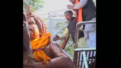 वीर नारायण सिंह की पुण्यतिथि पर मुख्यमंत्री साय ने दी श्रद्धांजलि 6 IMG 6245