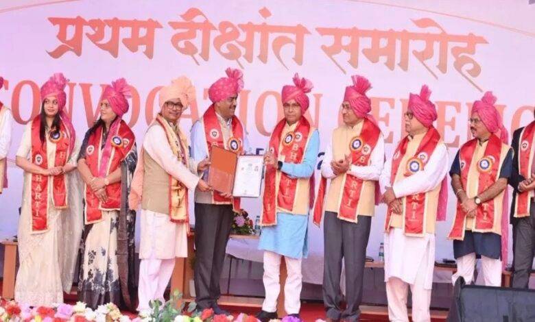 भारती विश्वविद्यालय दुर्ग में पहला दीक्षांत समारोह, 86 शोधार्थियों को मिली पीएचडी उपाधि 1 IMG 6354