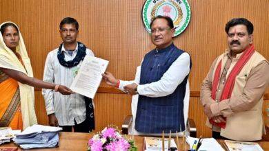 मुख्यमंत्री विष्णुदेव साय ने ग्रामीण आवास और आजीविका योजनाओं को दी नई गति 3 IMG 6444