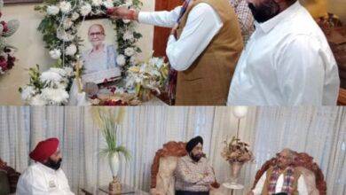 प्रकाश कौर होरा के निधन पर होरा निवास में श्रद्धांजलि देने वालों का लगा तांता, सांसद बृजमोहन अग्रवाल पहुंचे 2 IMG 6455
