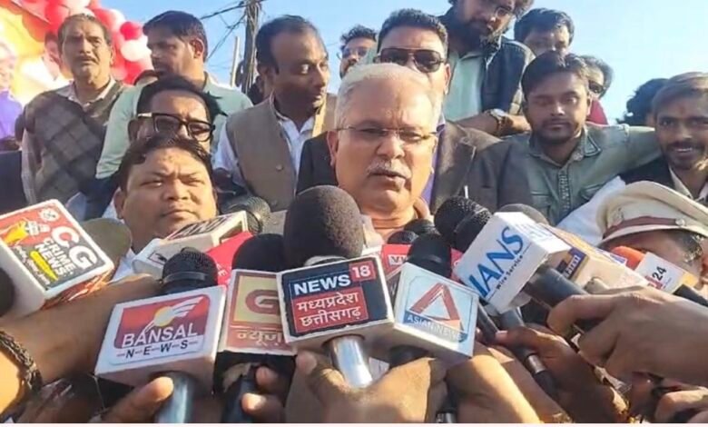 धीरेंद्र शास्त्री के सरकारी प्लेन से आने पर सियासत गरमाई, भूपेश बघेल बोले- ‘ढोंगी हैं, चंदा लेना बंद करें’ 1 IMG 7100