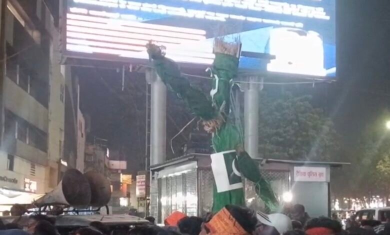 बांग्लादेश में हिंदुओं पर अत्याचार के विरोध में बिलासपुर में प्रदर्शन, पुतला दहन और कड़ी कार्रवाई की मांग 1 IMG 7149