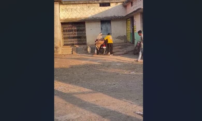 Ration Shop Irregularities: विद्याडीह की शासकीय राशन दुकान में बड़ा घोटाला, जांच में 72 क्विंटल से ज्यादा चावल अतिरिक्त... 1 Ration Shop Irregularities