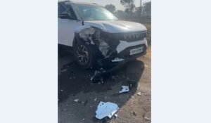 Road Accident: तेज रफ्तार बाइक–XUV की आमने-सामने भिड़ंत, दो युवक गंभीर 2 Road Accident2