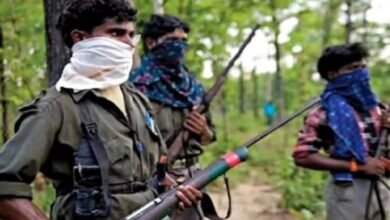 Chhattisgarh-Madhya Pradesh border, Naxal surrender, MMC zone, KB division, Kabir Naxal, weapon handover, mainstream return, Police Inspector General, Surendra, Rakesh, Samar, reduction in Naxal activities, security forces, coming out of forest, Naxal incidents, official confirmation,