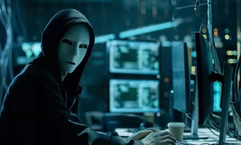 Cyber Fraud, Online Investment Scam, Share Market Scam, Retired Banker Cheated, WhatsApp Scam, YouTube Investment Ad, Fake Trading App, High Return Scam, Financial Fraud, Cyber Crime India, Mumbai Cyber Fraud,