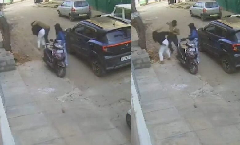 शादी का प्रस्ताव ठुकराने पर किराएदार ने युवती की मां को जिंदा जलाया, हालत गंभीर 1 Bengaluru Crime, Basaveshwar Nagar Incident, Woman Burnt Alive, Marriage Proposal Rejected, Tenant Attack, Petrol Attack, Crime News, Karnataka Crime, Shocking Incident, Woman Burn Case, Love Proposal Rejected, Landlady Burnt, Domestic Violence, Crime Against Women, Victoria Hospital, Police Investigation, Accused Absconding, Mother Daughter Case,