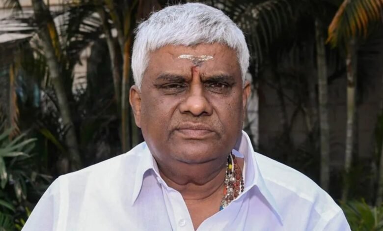 यौन उत्पीड़न मामले में एचडी रेवन्ना को बड़ी राहत, बेंगलुरु कोर्ट ने आरोपों से किया बरी 1 HD Revanna, Deve Gowda Son, Sexual Harassment Case, Bengaluru Court Verdict, JD(S) Leader, Prajwal Revanna Case, Karnataka Politics, Court News, Indian Politics,