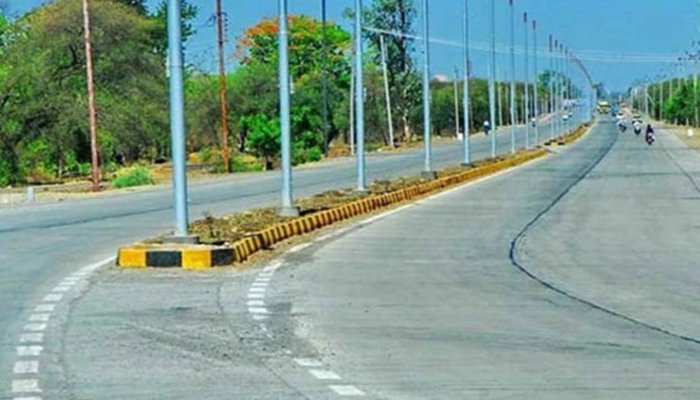 भोपाल में स्वीकृत सड़क का पता नहीं, डिप्टी सिटी इंजीनियर की लापरवाही उजागर 1 इंजीनियर