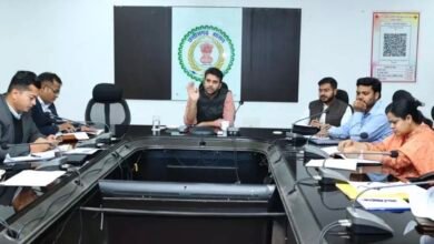 रायगढ़ में समय-सीमा की बैठक: धान खरीदी में पारदर्शिता, निर्माण में गुणवत्ता और पर्यटन विकास पर कलेक्टर सख्त 1 IMG 7272