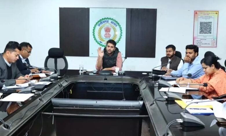 रायगढ़ में समय-सीमा की बैठक: धान खरीदी में पारदर्शिता, निर्माण में गुणवत्ता और पर्यटन विकास पर कलेक्टर सख्त 1 IMG 7272