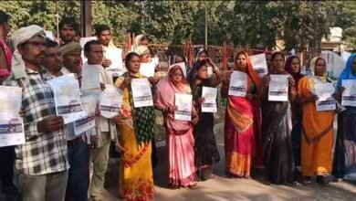 मीटर के नाम पर लूट का आरोप: ग्राम करवा में बिजली विभाग के खिलाफ ग्रामीणों का फूटा गुस्सा 4 IMG 7712