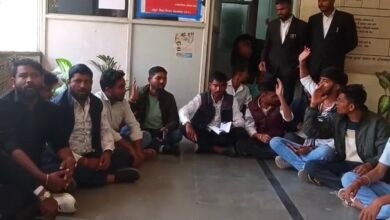 स्कूलों में आवारा कुत्तों का आतंक, बच्चों की सुरक्षा को लेकर NSUI का प्रशासन के खिलाफ प्रदर्शन 1 IMG 7733