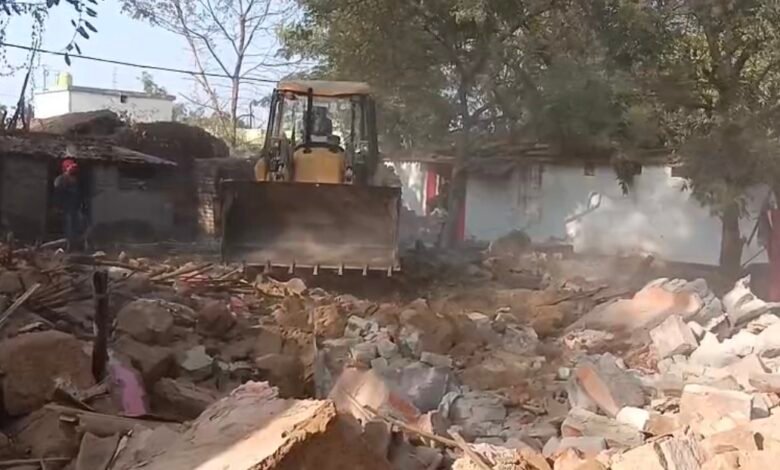 सरकंडा में निगम की बड़ी कार्रवाई: बसोर मोहल्ला खाली, 86 परिवारों का पुनर्वास शुरू, कुछ परिवारों को अब भी घर का इंतज़ार 1 IMG 7735