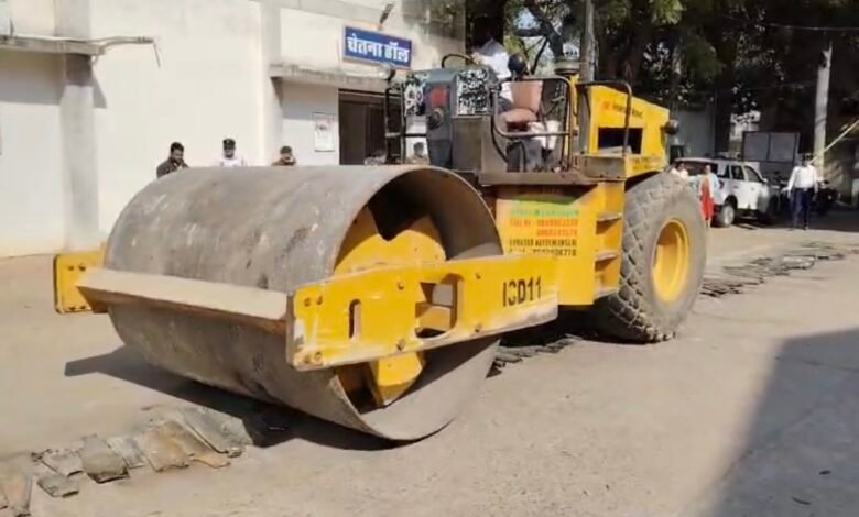 बिलासपुर में मॉडिफाइड साइलेंसरों पर पहली बार बुलडोजर एक्शन, 100 से ज्यादा साइलेंसर किए गए नष्ट 1 IMG 7852