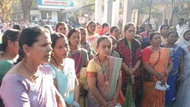 15 सूत्रीय मांगों को लेकर नगरीय निकाय कर्मियों का प्रदर्शन, कलेक्टर को सौंपा ज्ञापन 2 IMG 7969