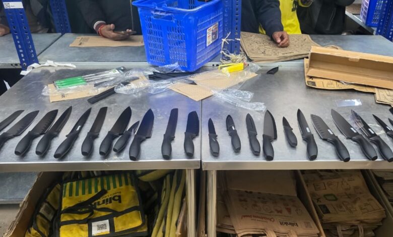 Knives Seized In Online Shopping Warehouses