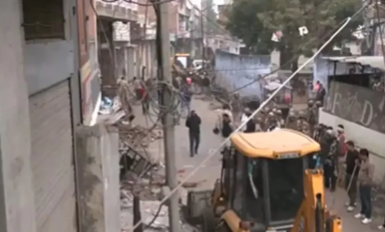 बेल्लारी में बैनर विवाद से भड़की हिंसा, झड़प और फायरिंग में एक की मौत 1 chhomun