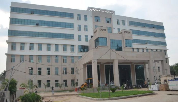 निरीक्षण से पहले चमकी व्यवस्थाएं, सुपर स्पेशियलिटी अस्पताल में अचानक दुरुस्त हुईं लिफ्टें 1 निरीक्षण