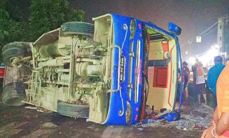 Bus Accident, Four Lane Accident, Tire Burst Accident, Garoth Ujjain Road Accident, Bus Overturned News, Madhya Pradesh Accident News, Sonipat Bus Accident, Ujjain Road Accident, Passenger Bus Accident, Bus Tyre Burst News, Road Accident India,