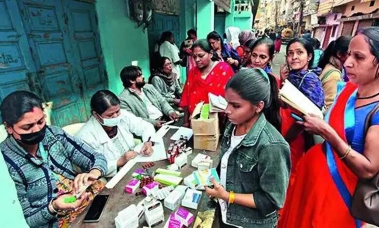 इंदौर में दूषित पानी से महामारी जैसा संकट, 3200 से अधिक मरीज प्रभावित; राष्ट्रीय संस्थानों की टीमें जांच में जुटीं 1 Indore Water Contamination, Contaminated Drinking Water, Diarrhea Outbreak, Indore Health Crisis, Waterborne Disease, Faecal Coliform Bacteria, Indore Epidemic Situation, Madhya Pradesh News, Public Health Emergency, Drinking Water Pipeline Leakage,