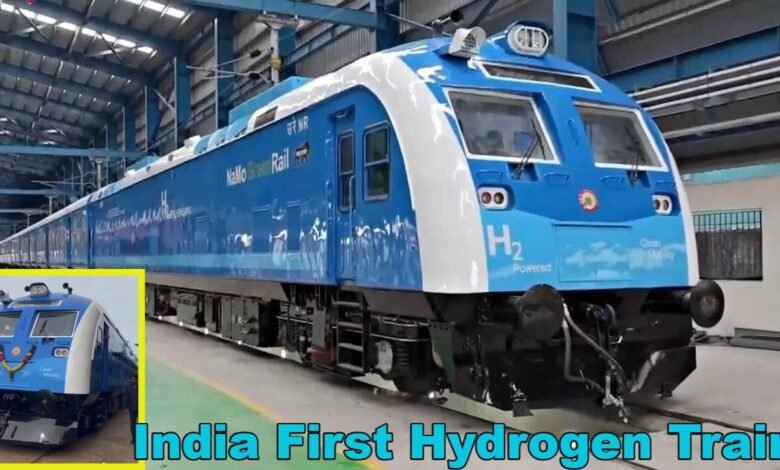 भारत की पहली हाइड्रोजन ट्रेन तैयार, ट्रायल 26 जनवरी से; ग्रीन मोबिलिटी और स्वदेशी तकनीक की मिसाल 1 Hydrogen train, India, trial run, Indian Railways, green mobility, eco-friendly, Jind, Sonipat, ICF Chennai, broad gauge, pilot project, RDSO, power car, passenger coach, operational speed, 2400 kW, hydrogen plant, electrolysis, 360 kg hydrogen, 180 km range, silent train, air conditioning, automatic doors, renewable energy, 26 January 2026, advanced technology,