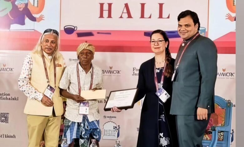 Bastar Art, Langur Raja Painting, Pisaduram Salam, Muria Tribal Artist, Ojas Art Award 2026, Jaipur Literature Festival, Tribal Painting, Chhattisgarh News, Jagdalpur News, Bastar Handicraft, Indian Folk Art, Tribal Culture, Bastar Painting, Indigenous Artist,