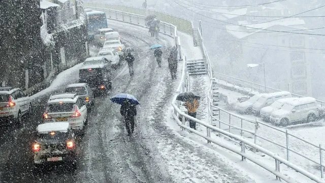 Snowfall, Himachal Pradesh, Jammu Kashmir, Road Blocked, Manali Shimla Traffic Jam, Srinagar Airport, Flight Cancelled, Weather Update, Western Disturbance, Heavy Snowfall, NH-44 Closed,