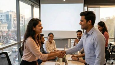 आई कॉन्टैक्ट से झिझक दूर करने के आसान तरीके, बातचीत में बढ़ेगा आत्मविश्वास 2 कॉन्टैक्ट