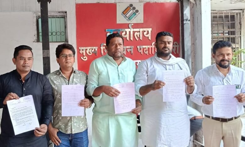 मतदाता सूची से नाम काटने की साजिश का आरोप, कांग्रेस ने निर्वाचन अधिकारी को सौंपा ज्ञापन 1 sharik khan